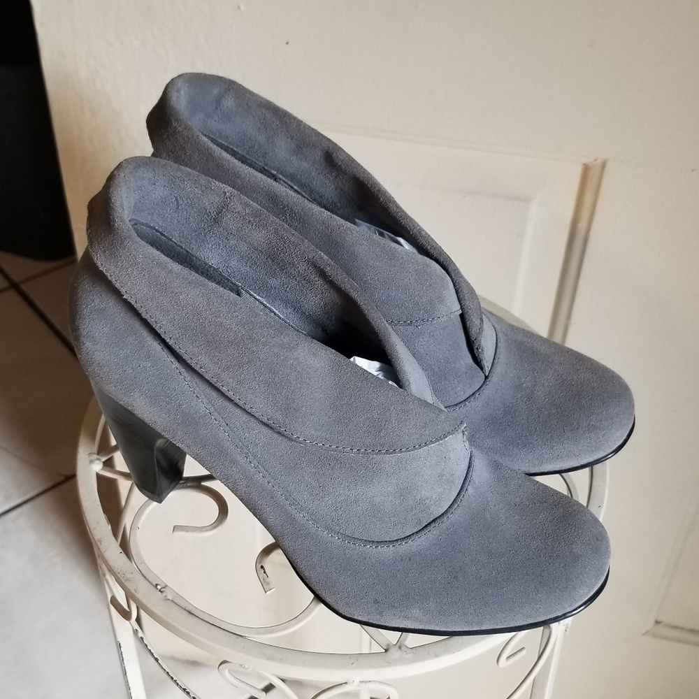 Gretta heeled ankle booties new 6.5 Wide